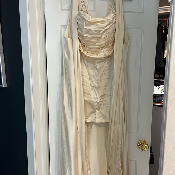 X revolve Bardot mini dress set with cape size xs ivory. - Picture 4 of 4